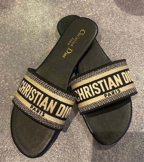 Klapki Christiana Dior .